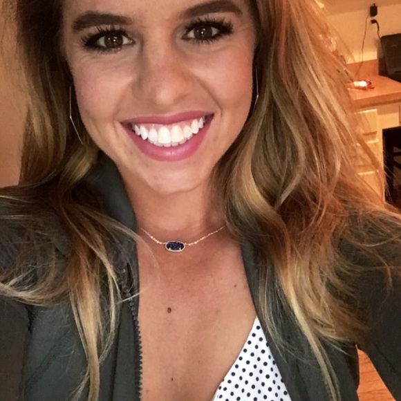 Meet your Posher, Alexandra - Picture 4 of 4